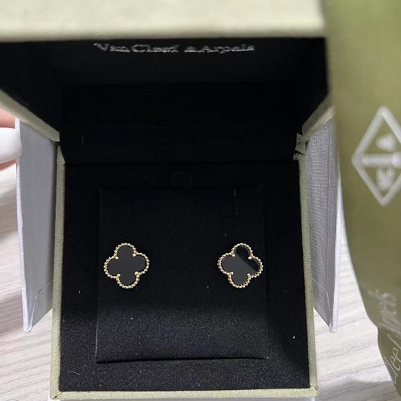 Van Cleef & Arpels Jewelry - Van Cleef & Arpels 18k rose gold stud earrings